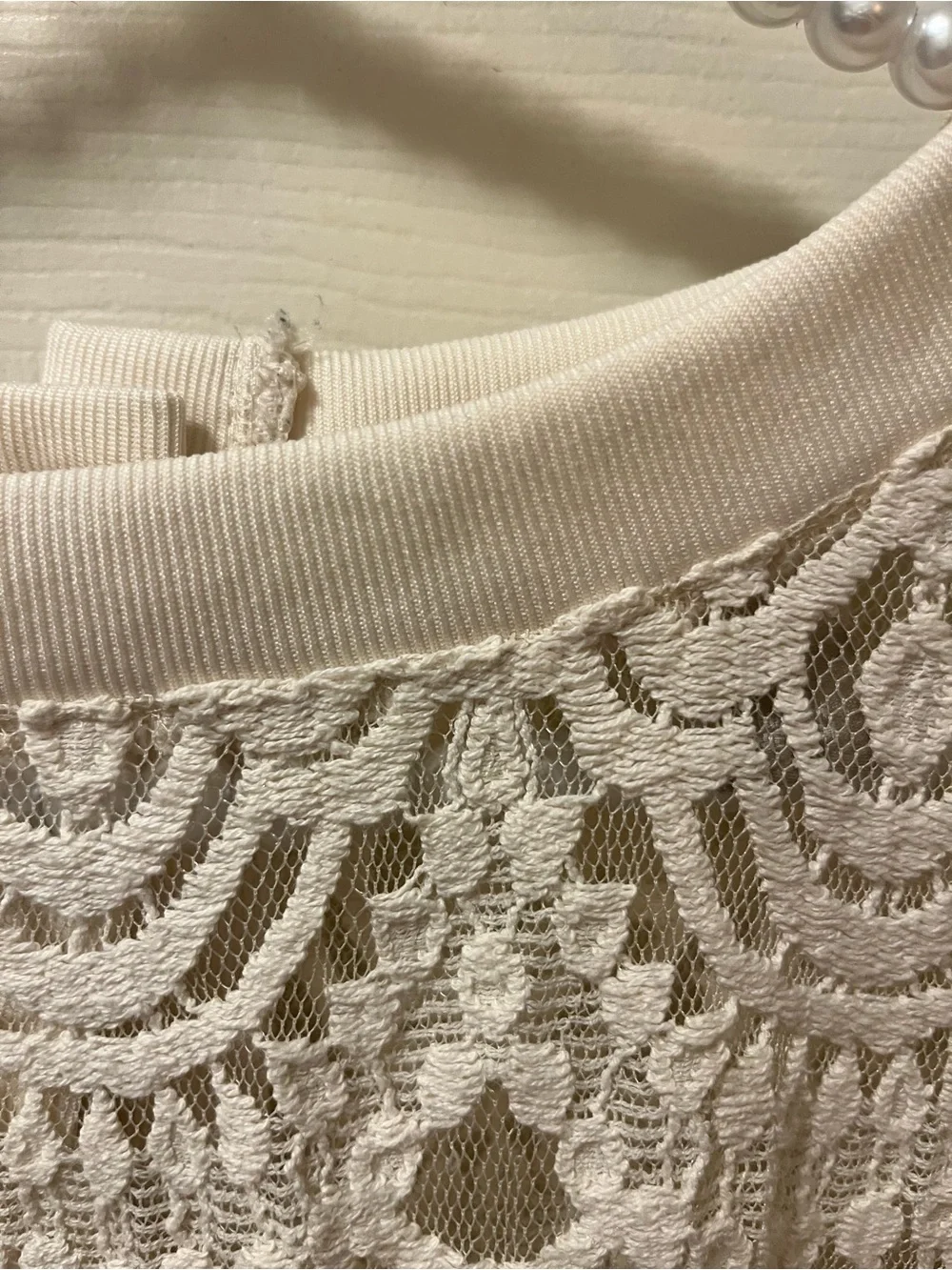 Banana Republic Women’s Cream Lace Long-Sleeve Top With Button Up Back Sz Med
